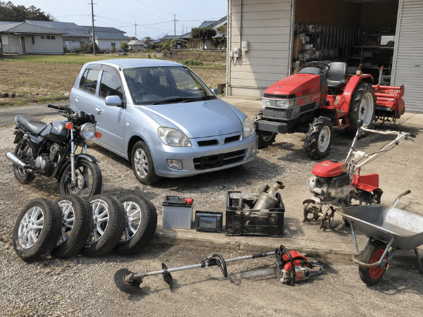 香川県高松市のすっきりまるが回収する車・バッテリー・タイヤ・トラクターなどの品目
